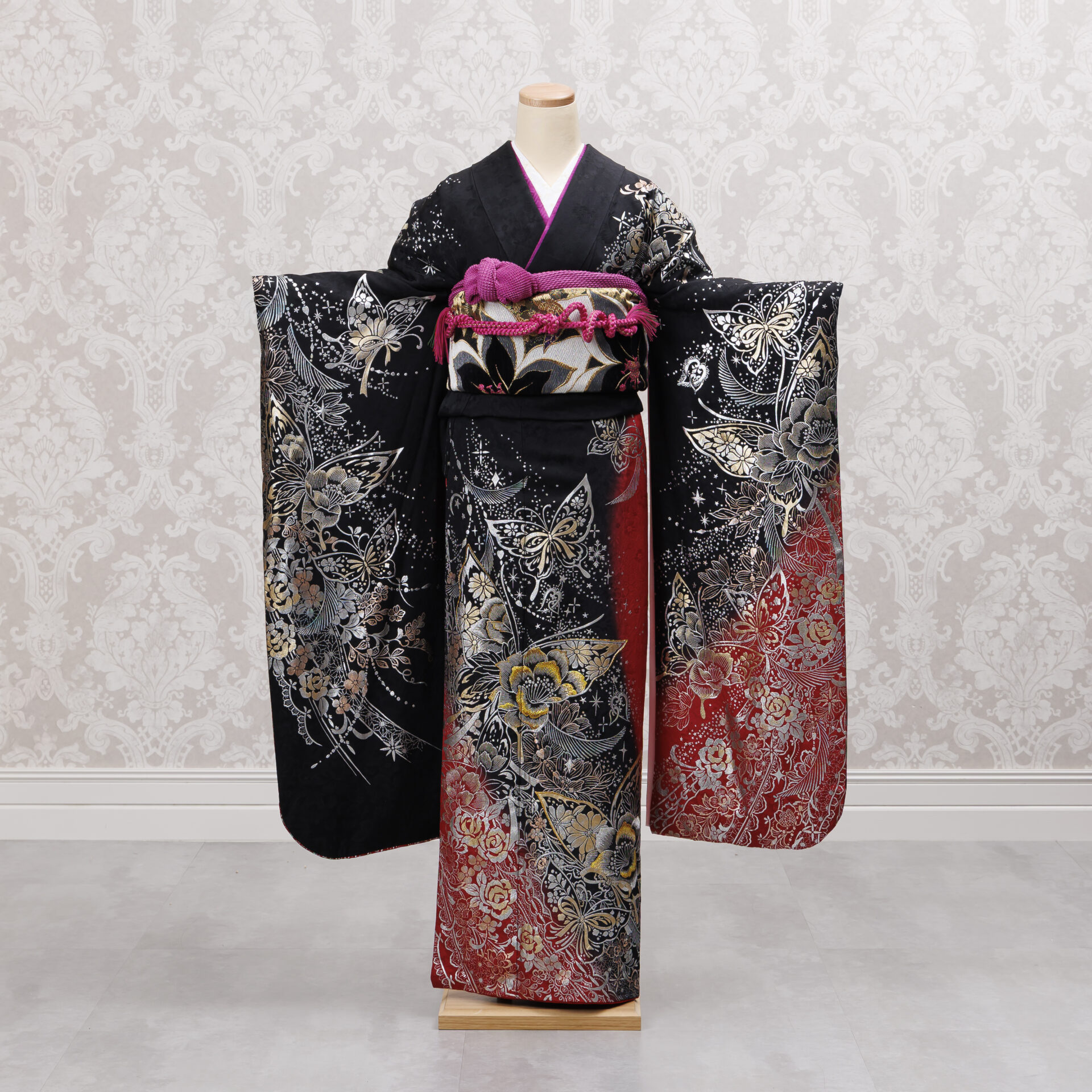 品番326　赤黒バラにアゲハ