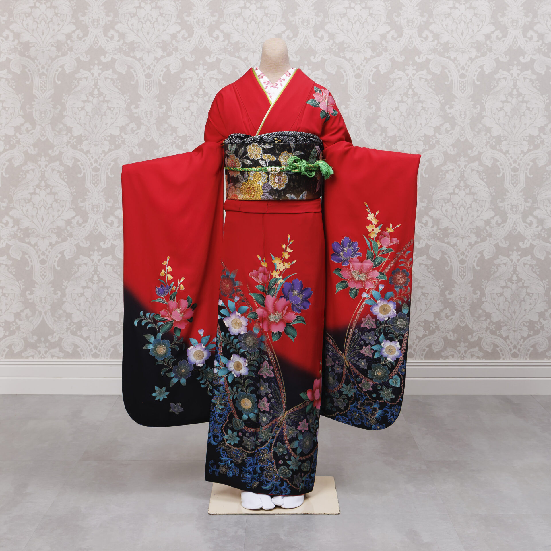 品番174　赤地デザイン蝶花