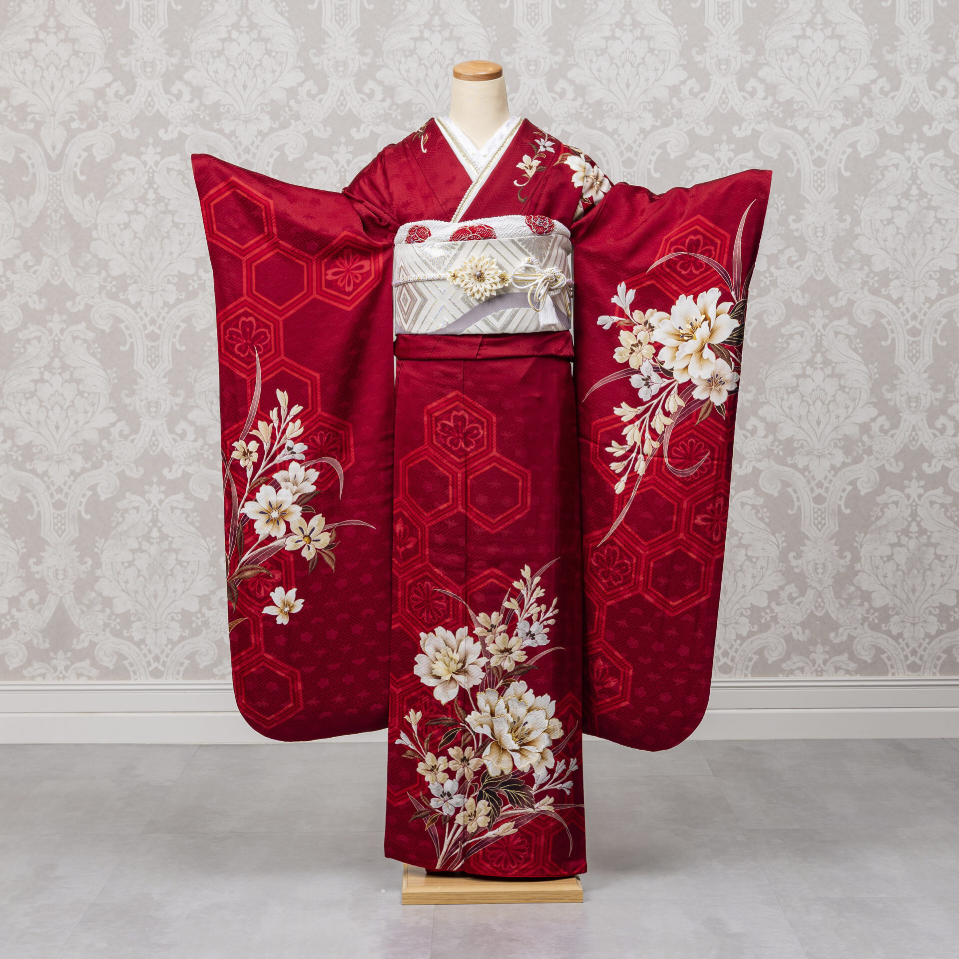 品番532　亀甲に白花